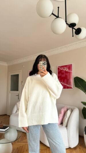 Charlotte White Sweatshirt