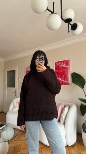 Charlotte Dark Brown Sweatshirt