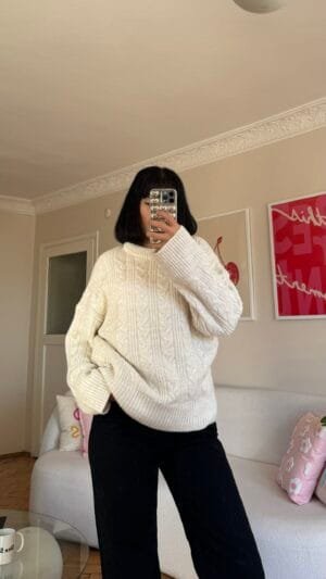 Amelia Creamy Sweatshirt