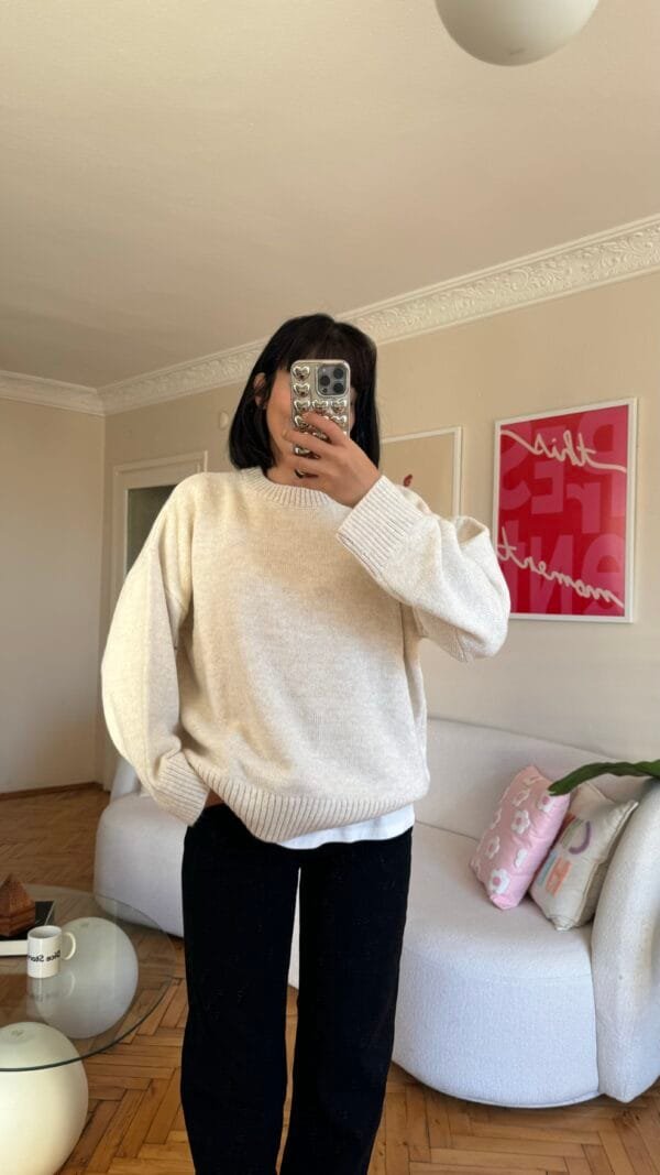 Sandy Creamy Sweatshirt