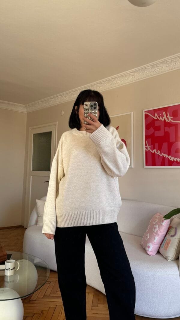 Sandy Creamy Sweatshirt