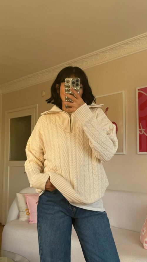 Grace Creamy Zippered Sweater