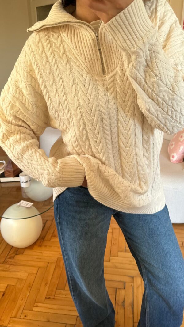 Grace Creamy Zippered Sweater