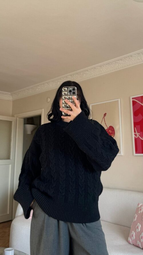 Amelia Black Sweatshirt
