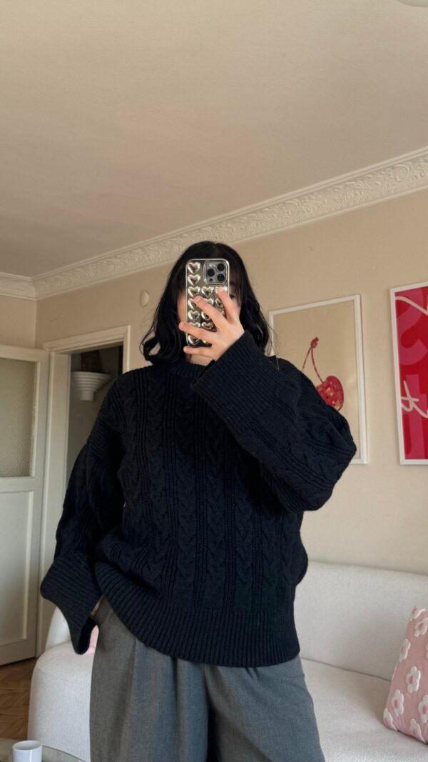 Amelia Black Sweatshirt