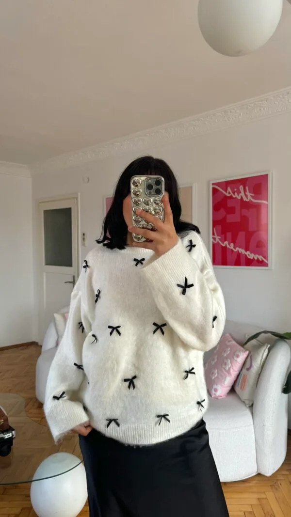 Vali White Sweater