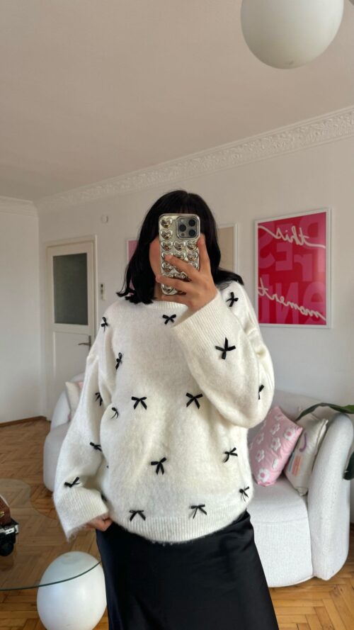 Vali White Sweater