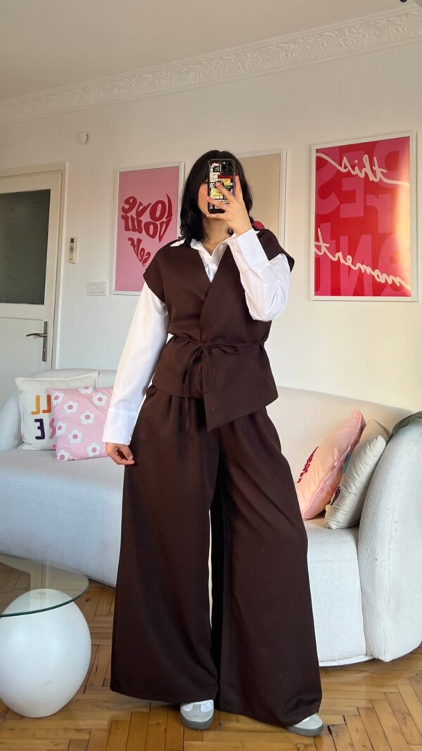 Melira Dark Brown Sleevless Set