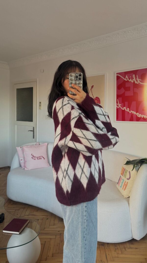 Remy Baklava Burgundy/White Sweater