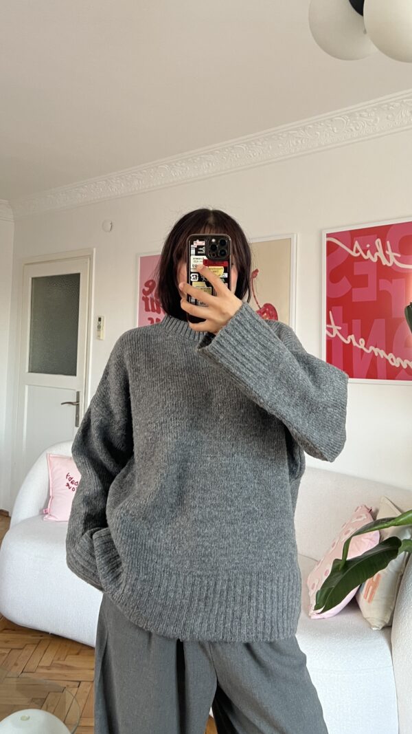 Charlotte Dark Grey Sweatshirt