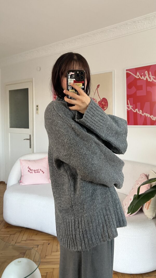 Charlotte Dark Grey Sweatshirt