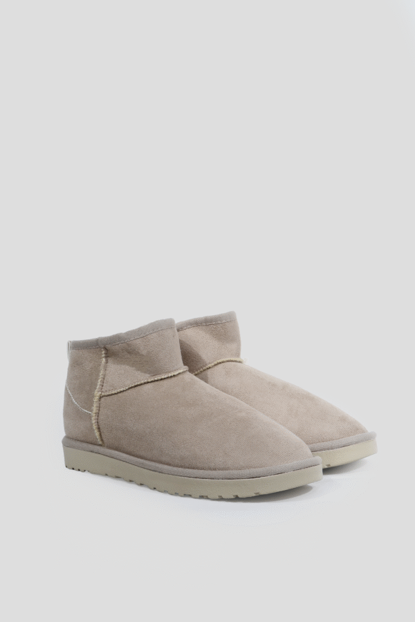 Universal Creamy UGG