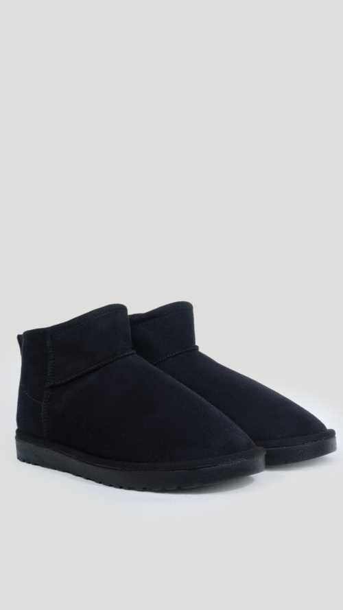 Universal Black UGG