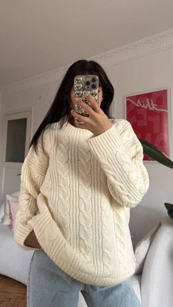 Barox Creamy Oversize Sweater