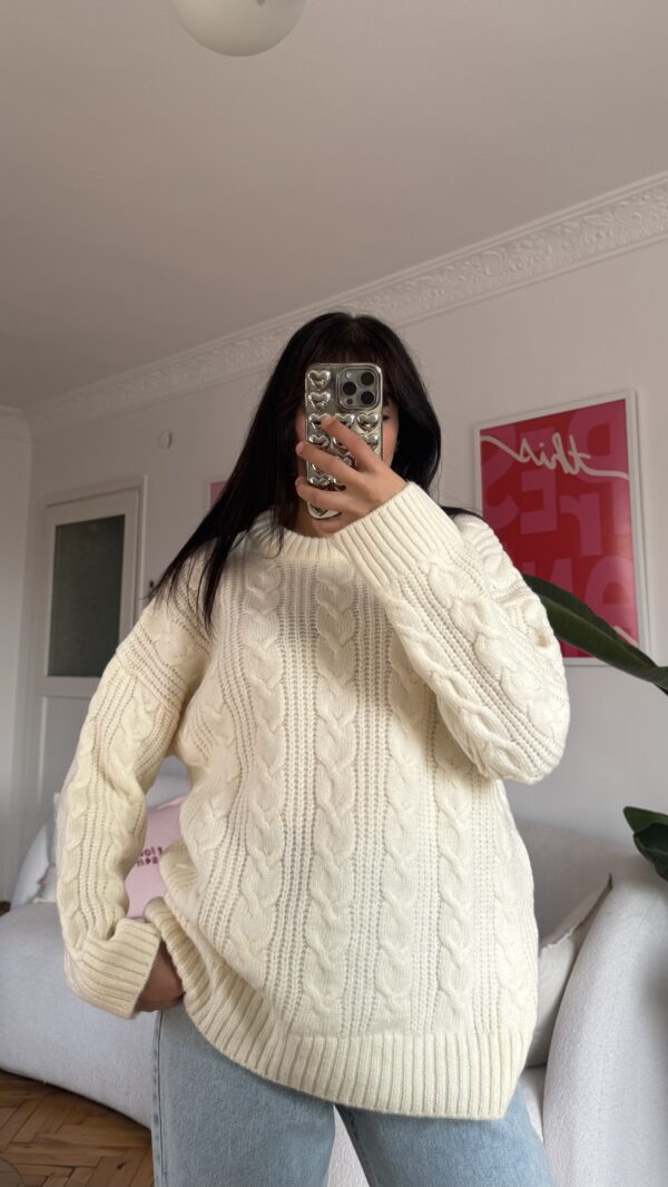 Barox Creamy Oversize Sweater