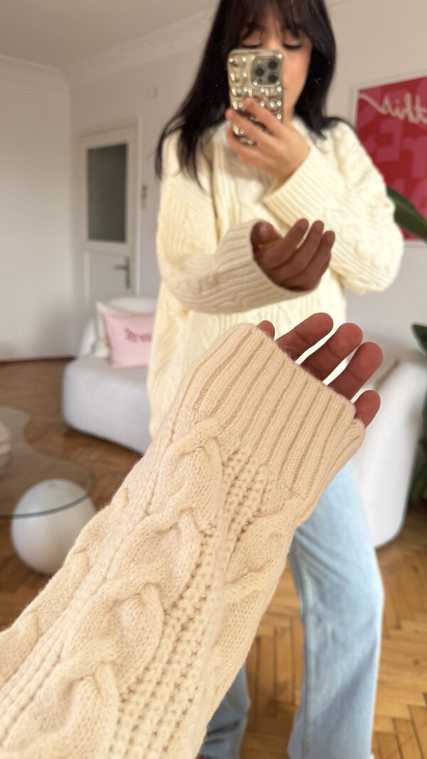 Barox Creamy Oversize Sweater