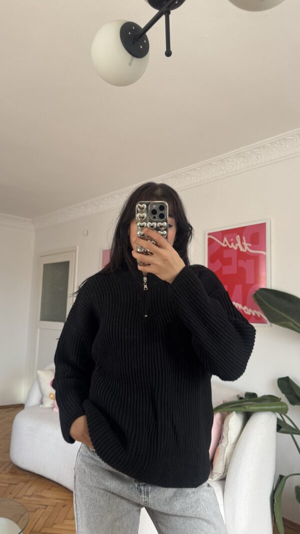 Ebru Black Unisex Zipped Sweater